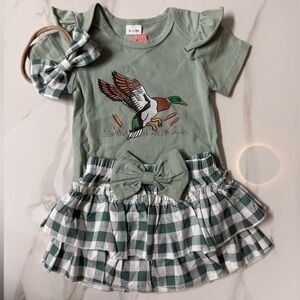 Green Duck Print Baby Outfit with Bow